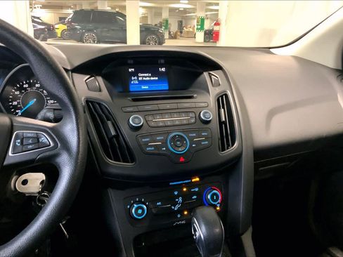 Used 2017 Ford Focus SE image 6