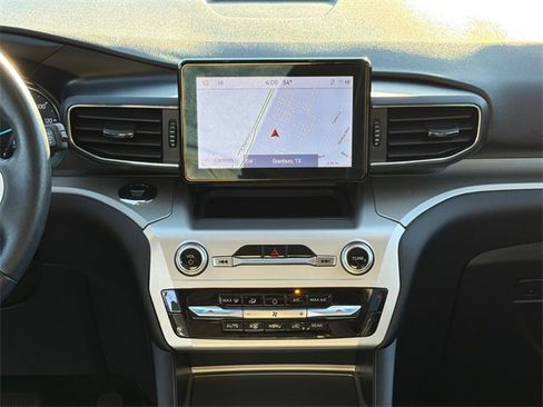 Used 2022 Ford Explorer XLT w/ Equipment Group 202A image 12