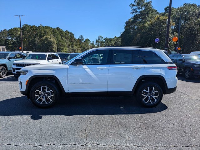New 2027 Jeep Grand Cherokee Laredo X RWD image 7