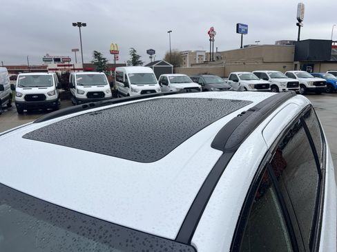 Used 2025 Chrysler Pacifica Limited image 3