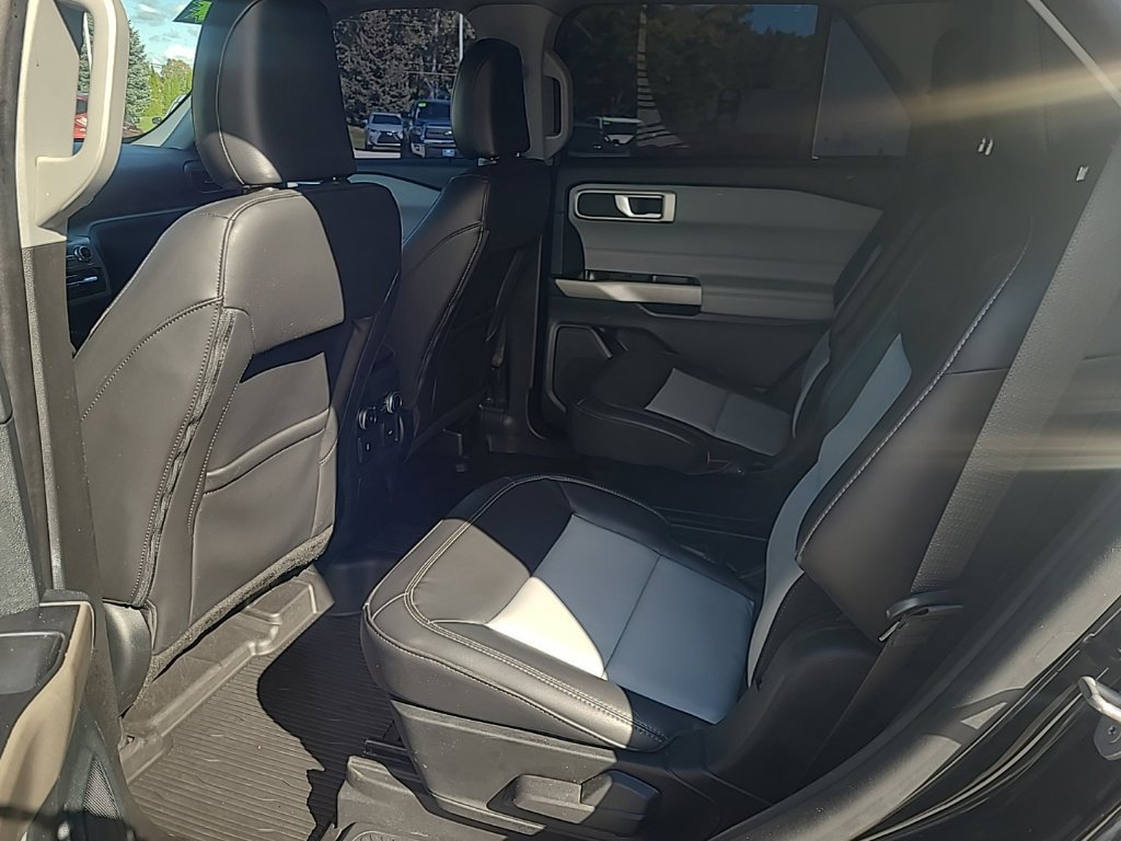Used 2023 Ford Explorer XLT w/ Equipment Group 202A AWD/4WD image 17