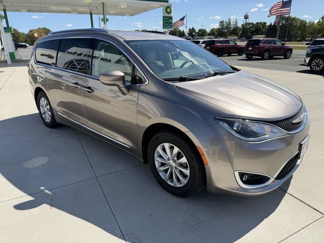 Used 2018 Chrysler Pacifica Touring-L Plus FWD image 1