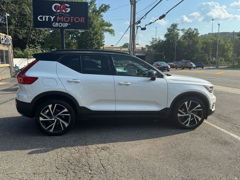 Used 2019 Volvo XC40 T5 R-Design image 8