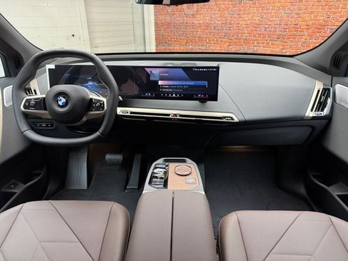 New 2026 BMW iX xDrive60 image 12