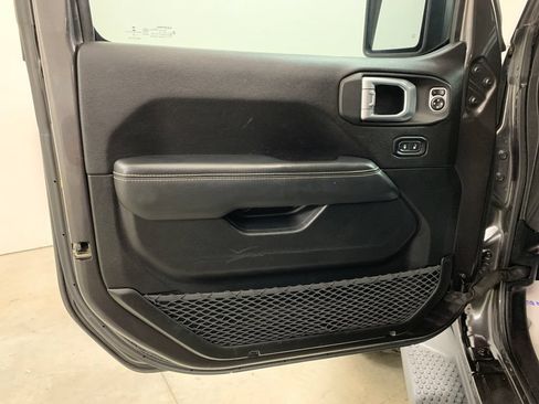Used 2019 Jeep Wrangler Unlimited Sahara w/ Cold Weather Group AWD/4WD image 5