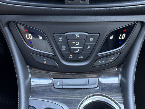Used 2019 Buick Envision Essence image 26