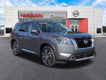 Used 2025 Nissan Pathfinder Platinum