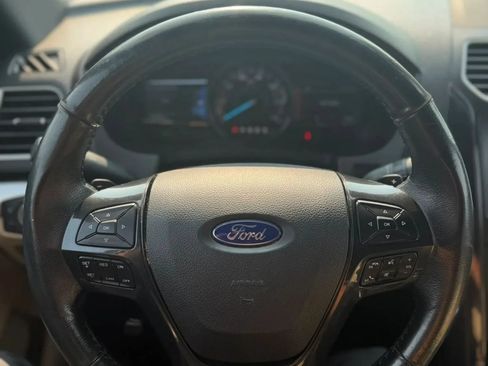 Used 2017 Ford Explorer XLT w/ Equipment Group 202A AWD/4WD image 12