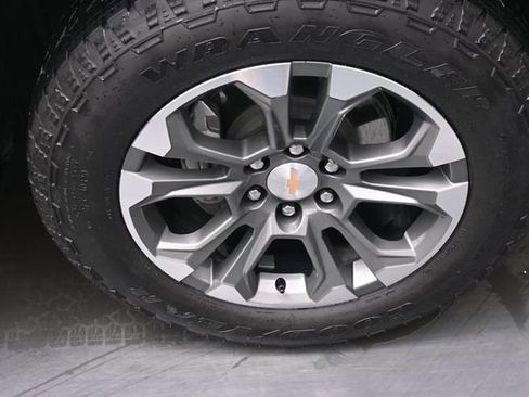 Used 2025 Chevrolet Silverado 1500 High Country w/ Z71 Off-Road Package AWD/4WD image 29