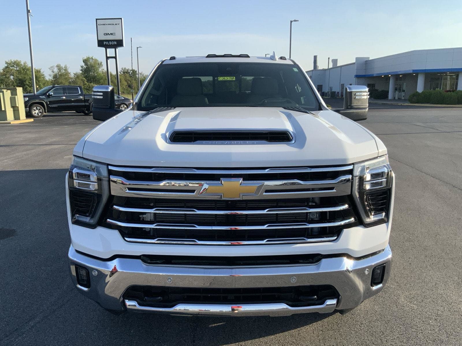 Used 2025 Chevrolet Silverado 3500 LTZ w/ LTZ Plus Package AWD/4WD image 3