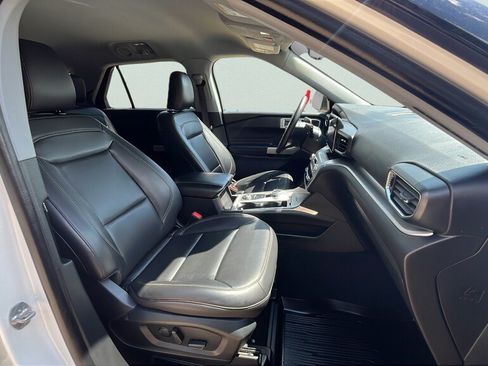 Used 2021 Ford Explorer XLT w/ Equipment Group 202A AWD/4WD image 21