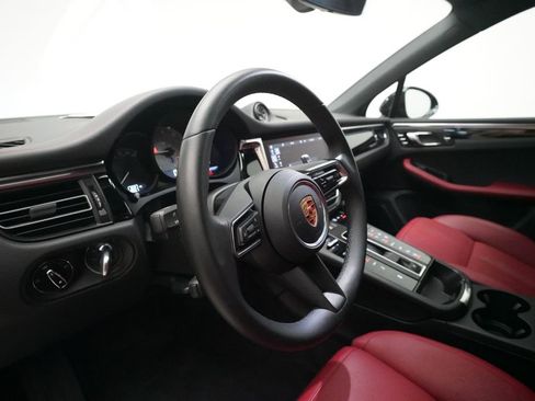 Certified 2024 Porsche Macan S image 4