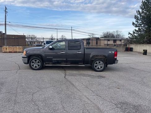 Used 2010 GMC Sierra 1500 SLT w/ LPO, Deluxe Chrome Package image 5