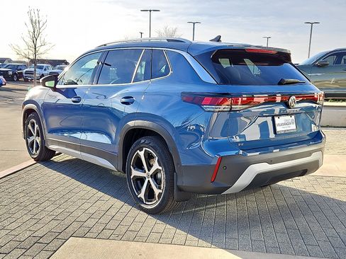 New 2026 Volkswagen Tiguan SE image 2