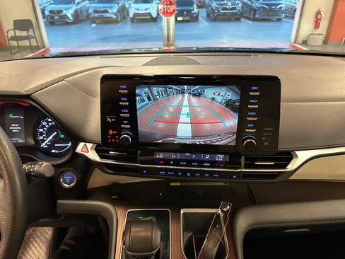 Certified 2024 Toyota Sienna XLE w/ XLE Plus Package AWD/4WD image 21