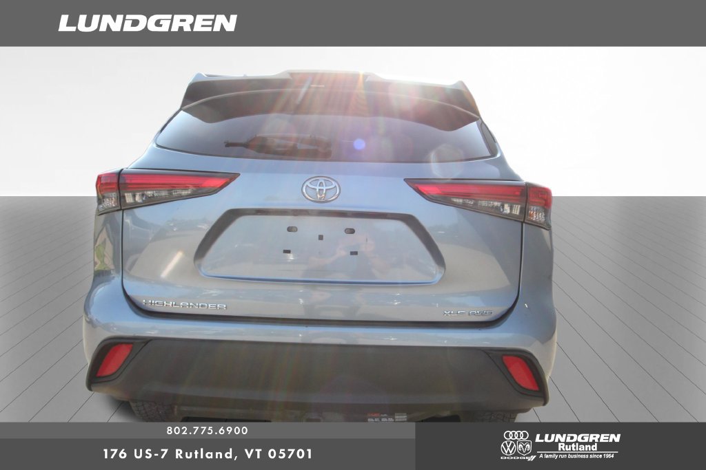 Used 2021 Toyota Highlander XLE AWD/4WD image 5