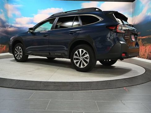 Certified 2025 Subaru Outback Premium AWD/4WD image 6