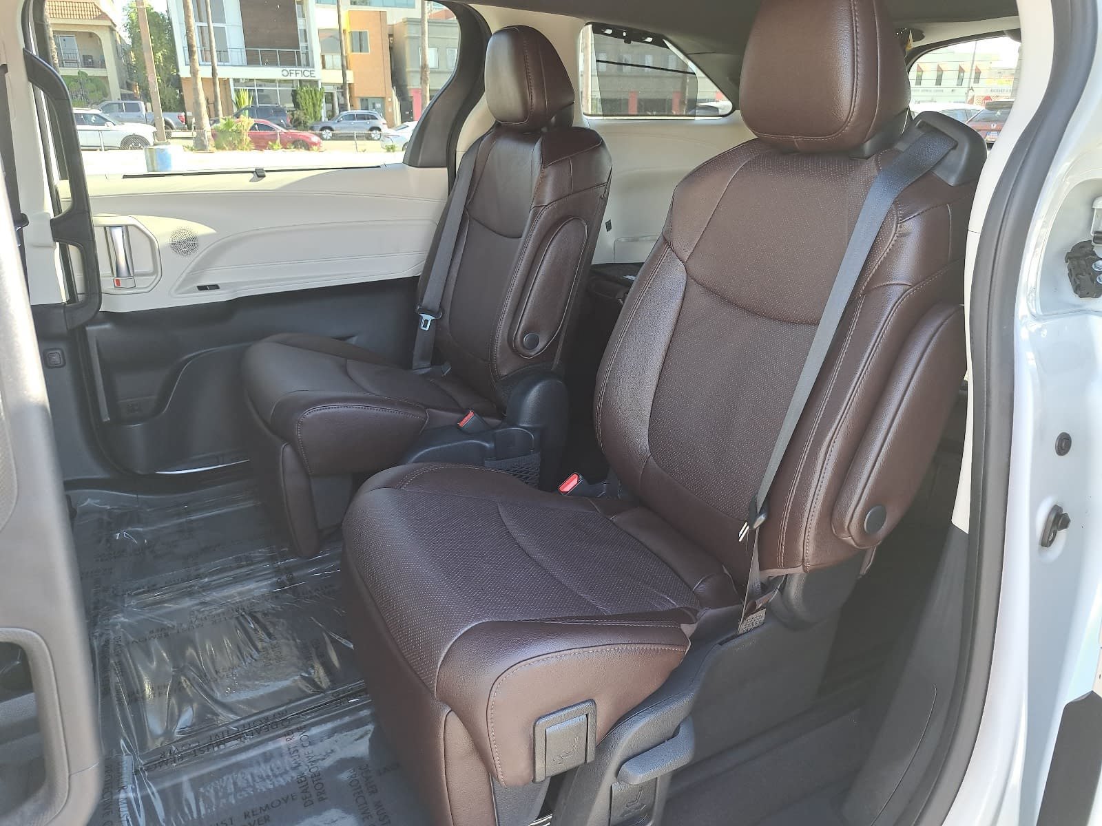 Used 2024 Toyota Sienna Platinum FWD image 16