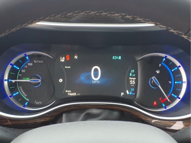 Used 2023 Chrysler Pacifica Limited FWD image 12