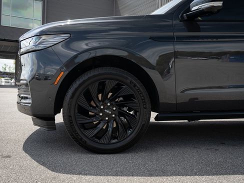 Used 2025 Lincoln Navigator L Reserve w/ Jet Appearance Package AWD/4WD image 12