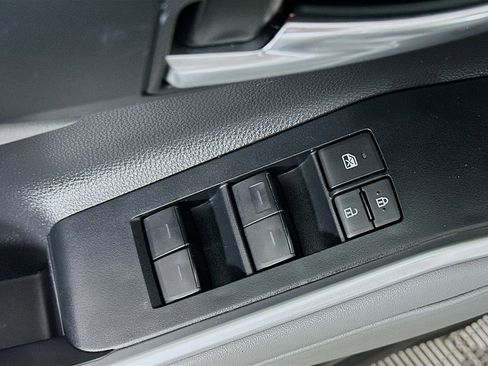 Used 2023 Toyota Highlander XLE FWD image 15