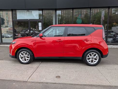 Used 2023 Kia Soul LX w/ LX Technology Package FWD image 10