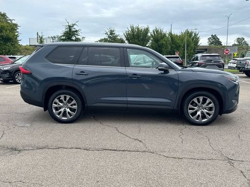 Used 2024 Toyota Grand Highlander AWD image 10