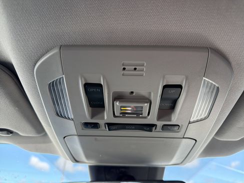 Used 2023 Toyota Highlander Limited image 25