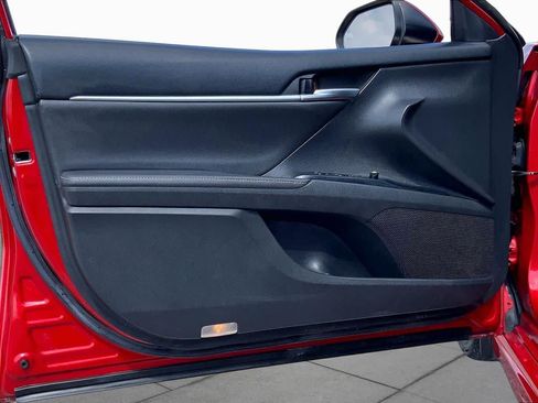 Used 2019 Toyota Camry XSE FWD image 21