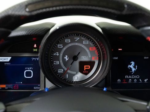 Used 2018 Ferrari 812 Superfast RWD image 28