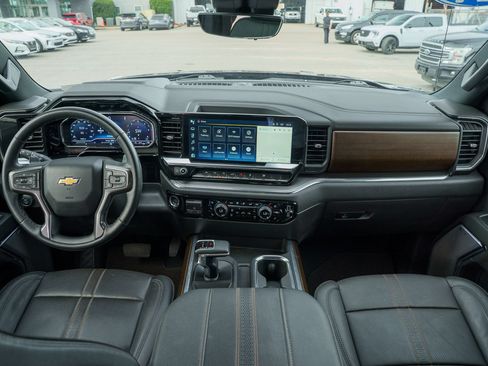 Used 2024 Chevrolet Silverado 1500 High Country w/ Technology Package AWD/4WD image 38