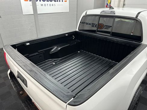 Used 2018 Toyota Tacoma SR w/ SR Convenience Package AWD/4WD image 11