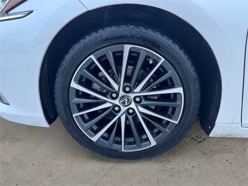 Used 2022 Lexus ES 250 w/ Premium Package image 10