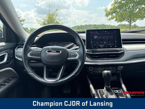 Used 2022 Jeep Compass Limited AWD/4WD image 2
