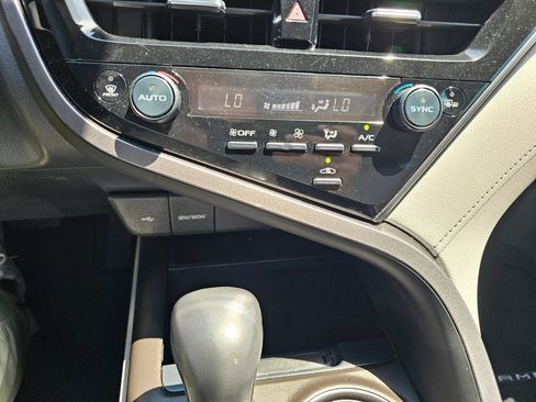 Used 2023 Toyota Camry SE FWD image 12
