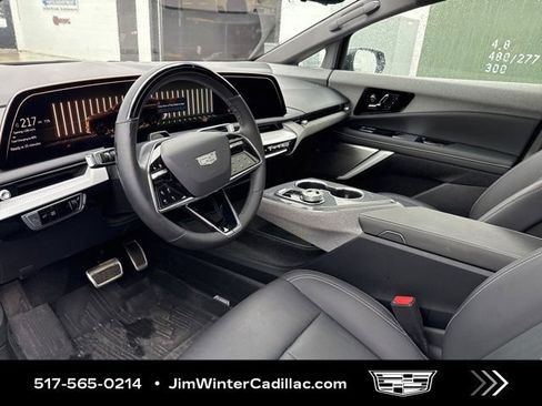 Certified 2025 Cadillac Optiq Luxury 2 w/ LPO, Floor Liner Package image 6
