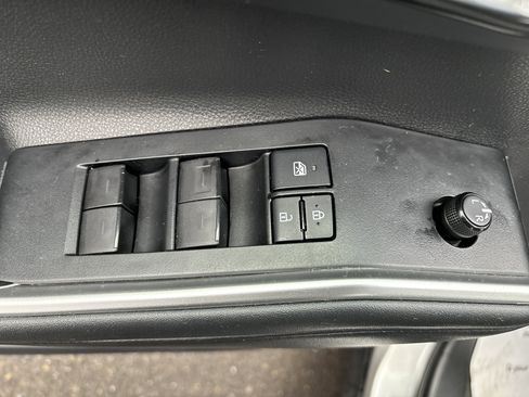 Used 2021 Toyota Highlander XLE image 18