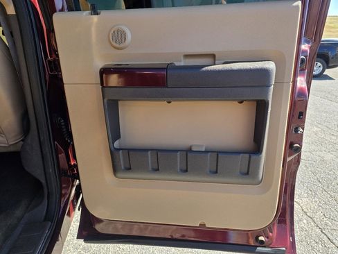 Used 2011 Ford F250 Lariat w/ Lariat Interior Pkg image 14
