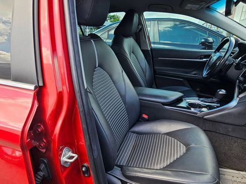 Used 2019 Toyota Camry SE w/ Convenience Package image 17