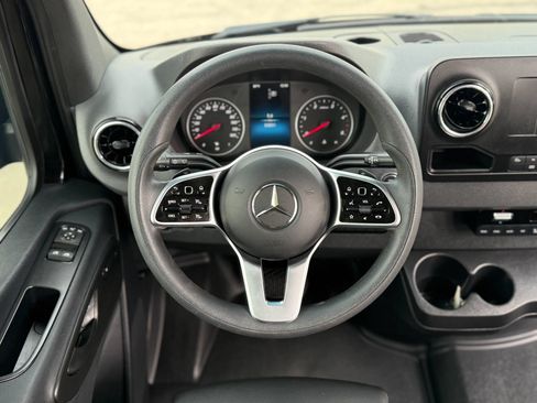 Used 2024 Mercedes-Benz Sprinter 2500 image 18