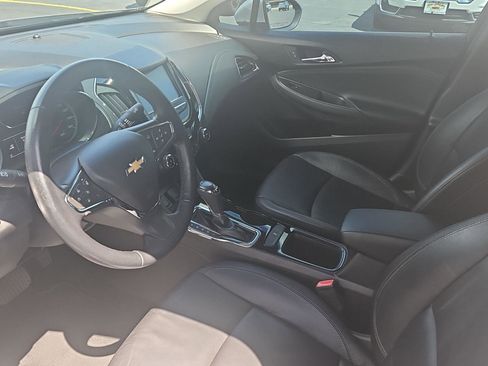 Used 2017 Chevrolet Cruze Premier FWD image 9