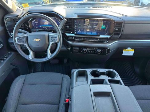 Used 2025 Chevrolet Silverado 1500 LT AWD/4WD image 16