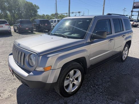Used 2016 Jeep Patriot Latitude AWD/4WD image 7