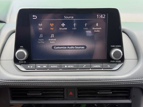 Used 2024 Nissan Rogue S AWD/4WD image 14