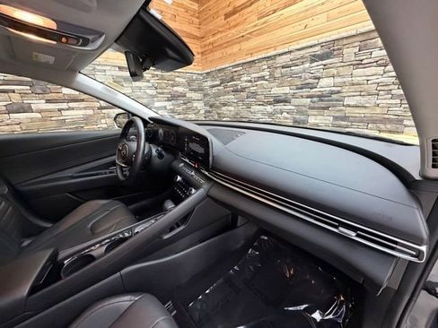 Used 2023 Hyundai Elantra Limited FWD image 13