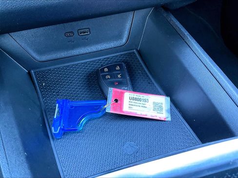 Used 2025 Chevrolet Equinox LT w/ Convenience Package II image 31