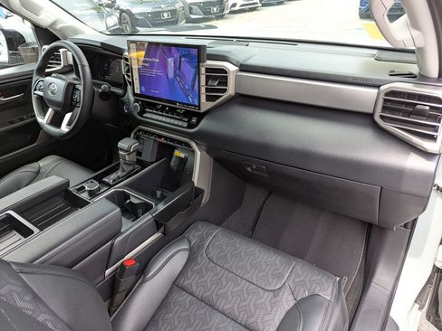 Used 2024 Toyota Tundra Limited AWD/4WD image 31