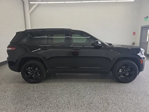 Used 2024 Jeep Grand Cherokee Limited w/ Black Appearance Package AWD/4WD image 6