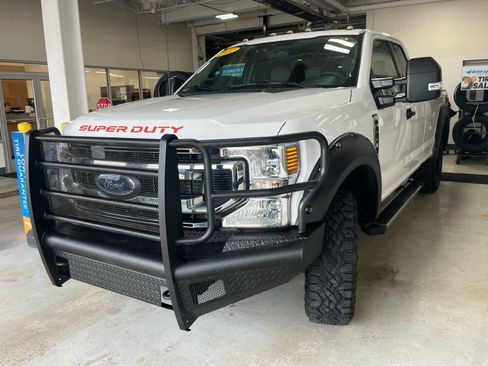 Used 2022 Ford F250 XLT w/ XLT Value Package image 3
