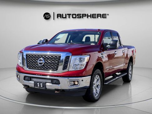 Used 2017 Nissan Titan SV image 4